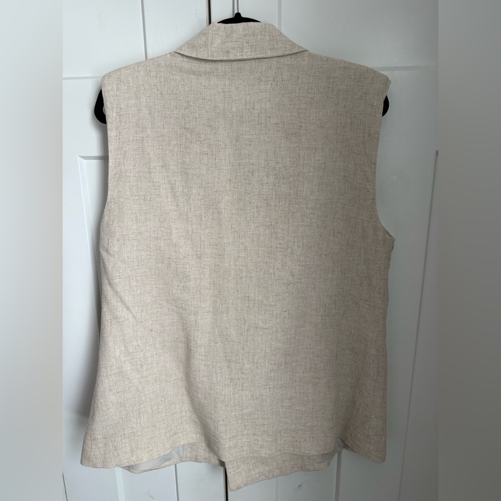 Nwot H&M sleeveless blazer in a light beige linen and viscose blend size small. - Picture 6 of 7